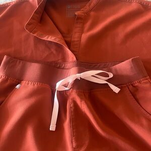 FIGS Auburn Scrub Set